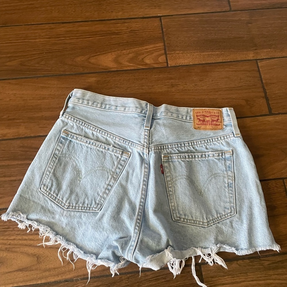 LEVIS 501  denim Button fly High rise Distressed jean shorts size 30 - Picture 5 of 8
